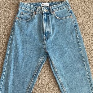 Zara high rise mom jeans size 4. New without tags